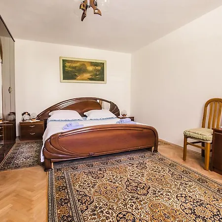 Apartment Mandalinski